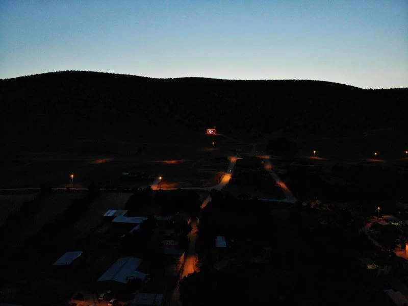 Dev bayrak Kocayaka’ya çok yakıştı
