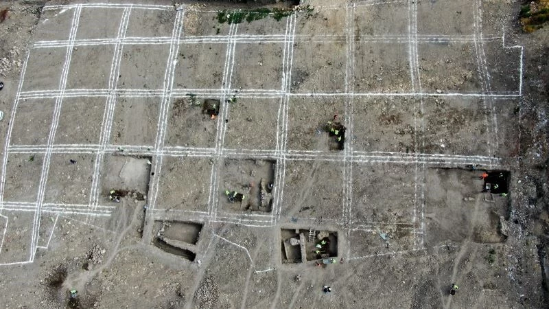 Kazıda ortaya çıkan 2 seramik parçası heyecan uyandırdı
