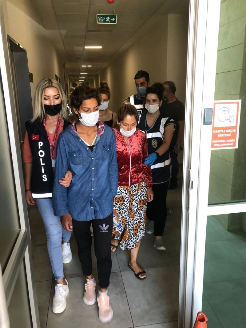 İkametteki çelik kasayı boşaltan 3 kadın şüpheli tutuklandı
