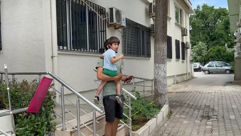 Annesine çiçek koparmak isterken kayboldu
