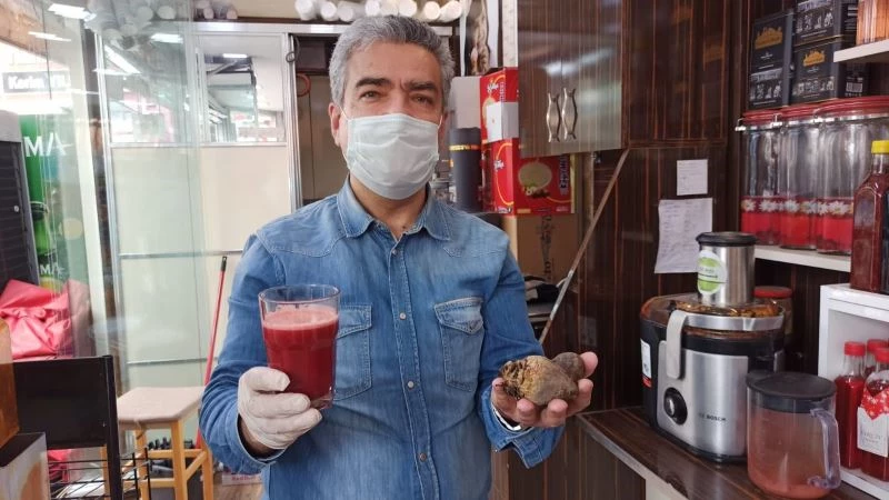 (ÖZEL) Bu dükkânda kola yerine kırmızı pancar suyu satılıyor
