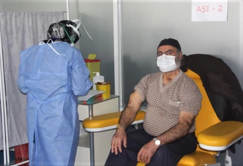 Erzincan’ın tüm ilçelerinde Biontech aşısı uygulanmaya başlandı
