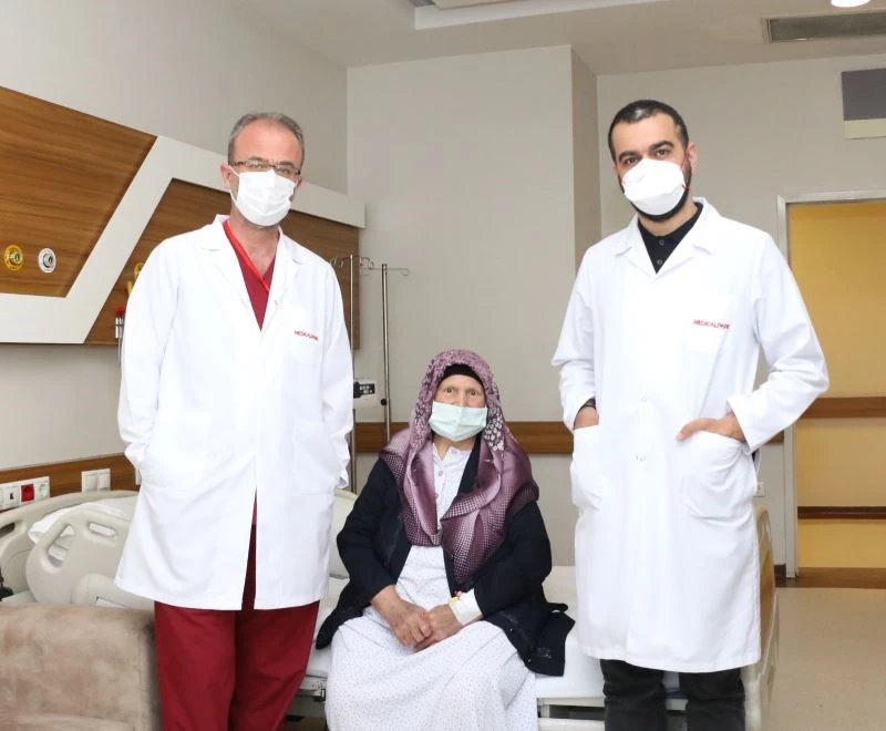 İleri evre kanser hastası yaşlı kadın, Gaziantep’te şifa buldu

