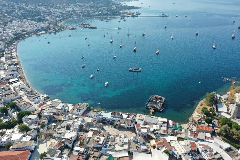 Bodrum’un masmavi suları göz kamaştırıyor
