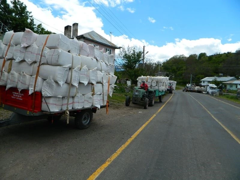 Çiftçiler kuraklık endişesiyle şimdiden saman depolamaya başladı

