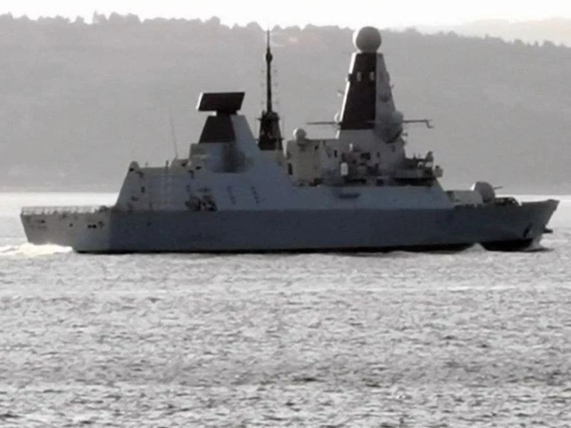 İngiliz savaş gemisi ‘HMS Defender’ Çanakkale Boğazı’ndan geçti
