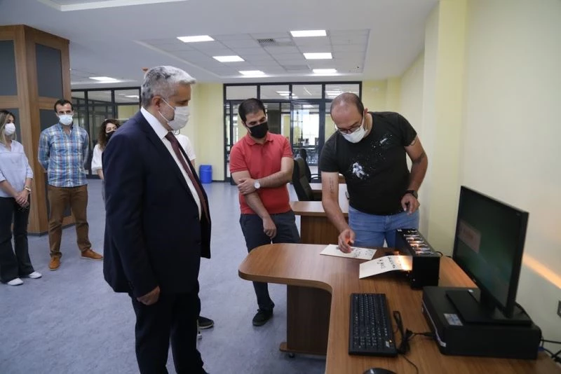 ASÜ’de engelsiz kütüphane teknolojik altyapısıyla dikkat çekiyor
