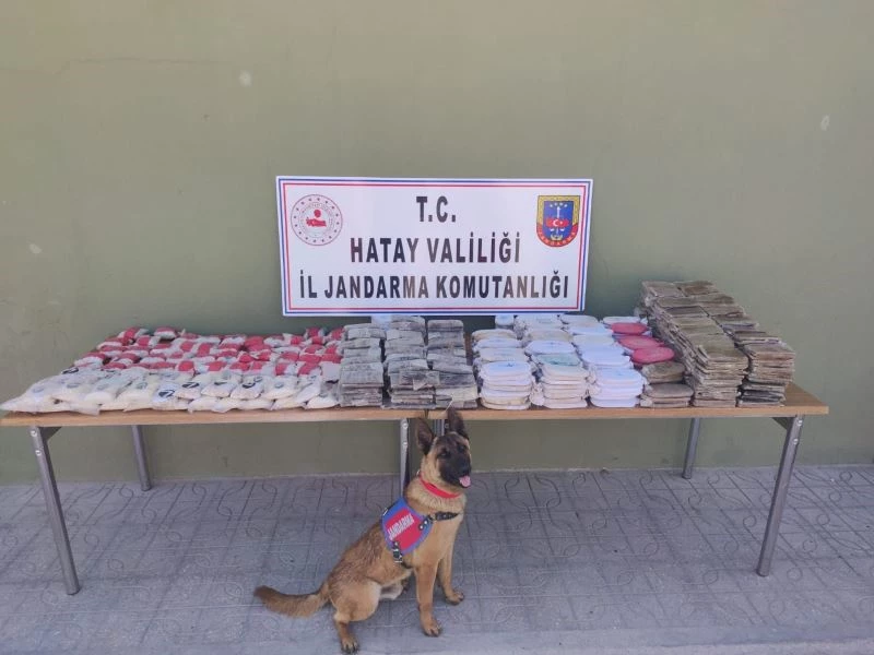 Uyuşturucuyu su kanalına saklamışlar
