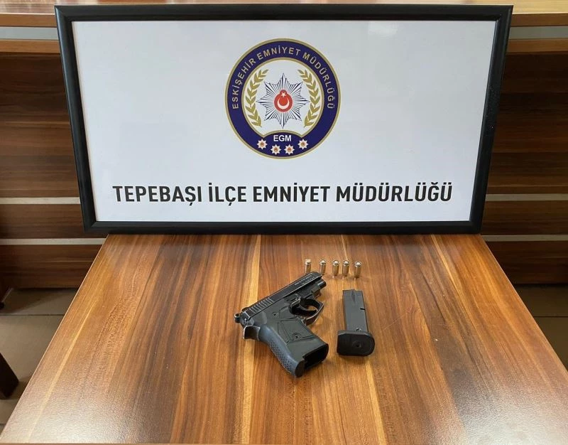 Kurusıkıdan bozma tabancayla polis uygulama noktasında yakalandı
