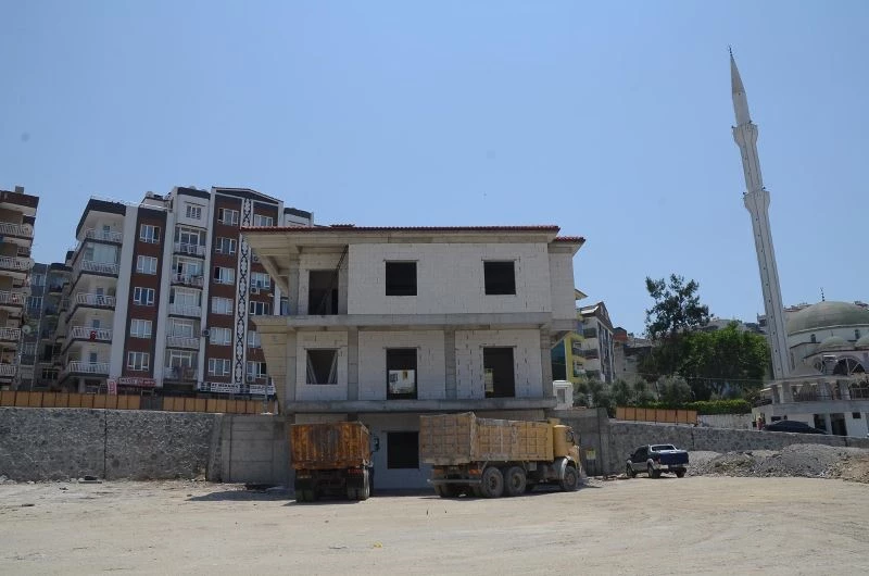 İkiçeşmelik’te Taziye Evi ve Park Alanı çalışması sürüyor
