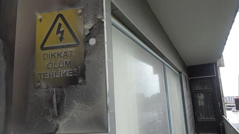 Düğün salonuna yıldırım isabet etti, elektrik panosu yandı
