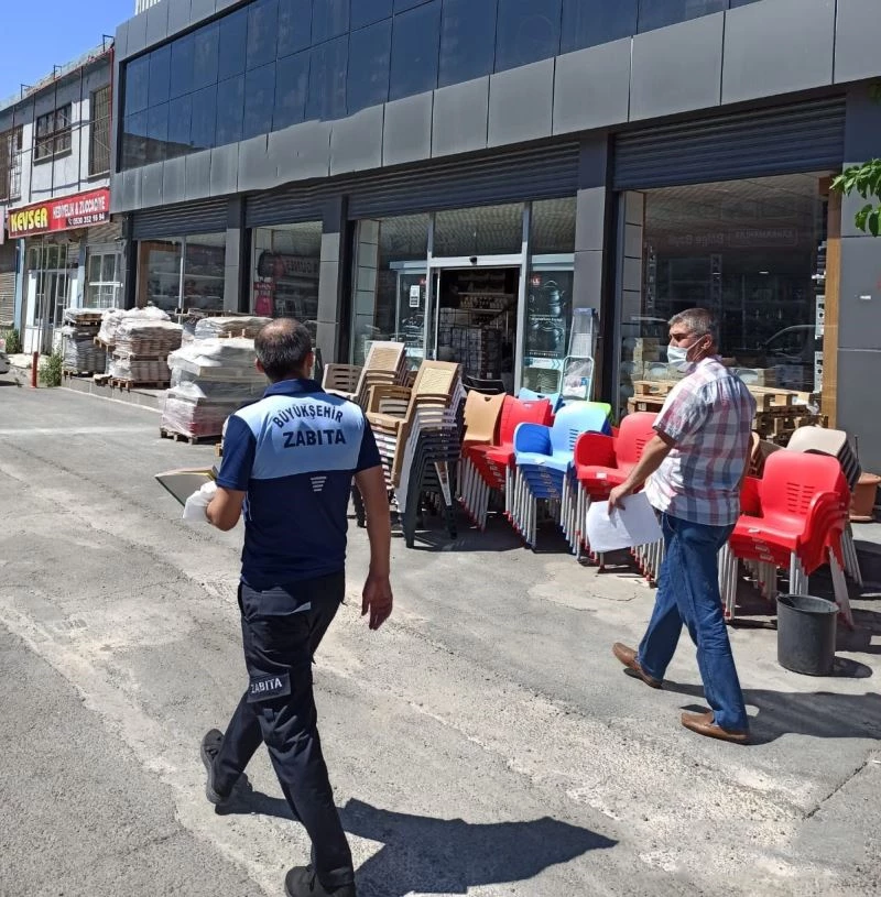 Diyarbakır’da zabıta ekipleri işyerlerinde ruhsat denetimi yaptı
