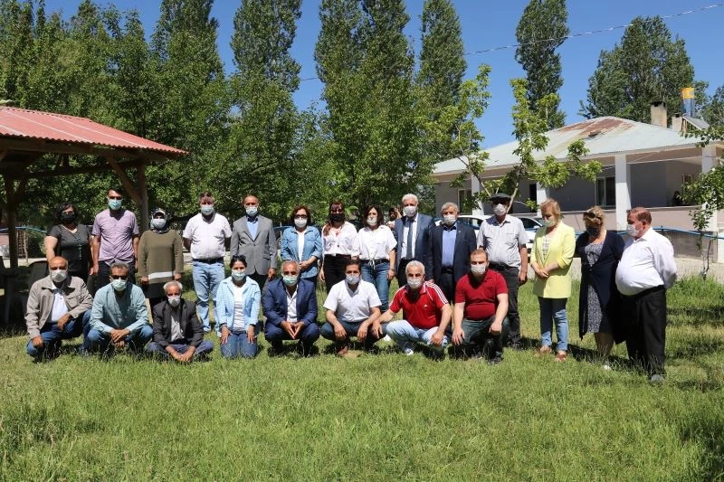 Türkiye’nin farklı illerinden gelen muhtarlar Van’da ağırlandı
