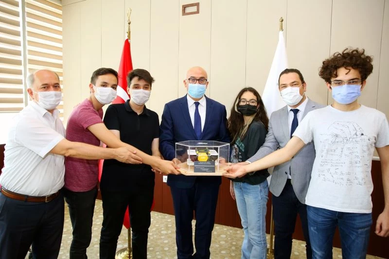 Manisalı öğrencilerden su altı manevra kabiliyetine sahip robot
