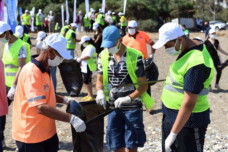 Büyükşehirden carettaların yuvalama alanında temizlik
