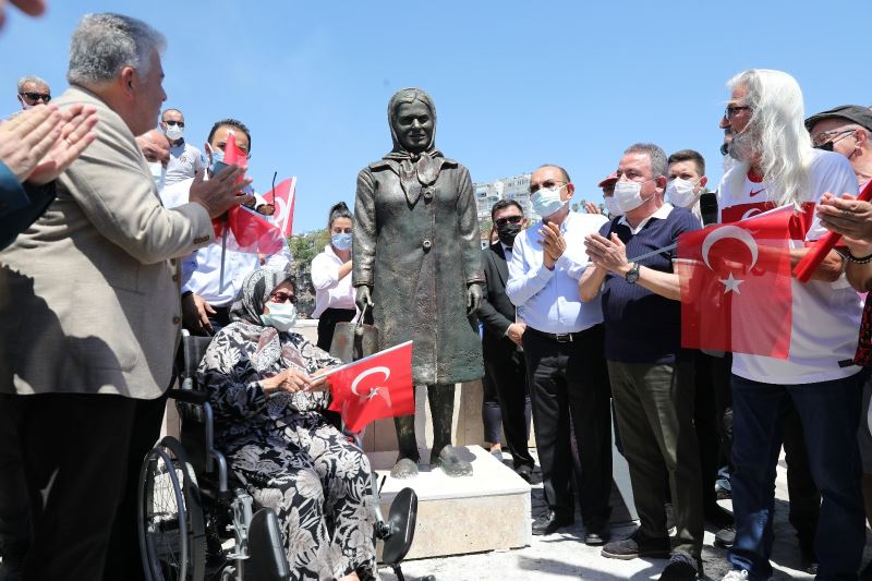 Kabotaj Bayramı’nda  Yat Limanı’nda simge isimlerin heykelleri açıldı
