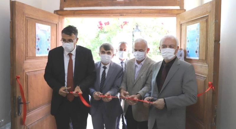 DPÜ’den 15 çini sanatçısına saygı
