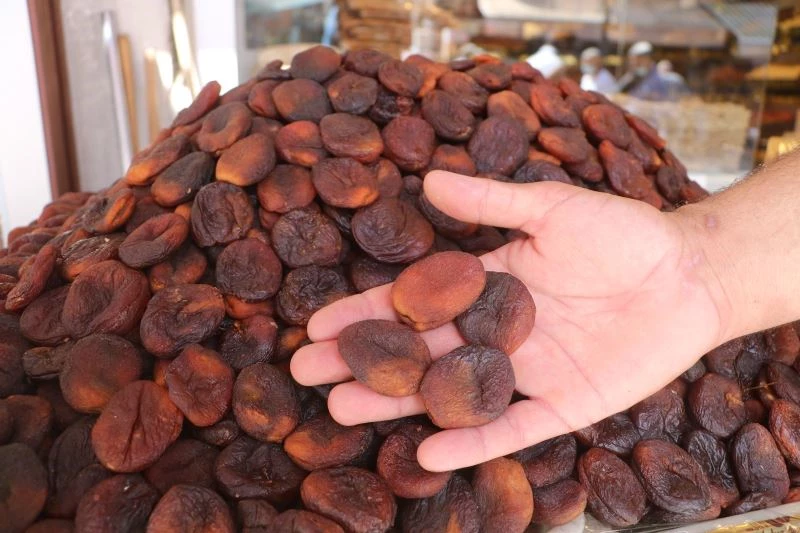 Ünü ülke sınırlarını aşan kuru kayısıda tahmini rekolte açıklandı
