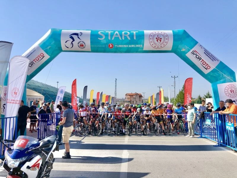 Denizlili bisikletçiler şampiyonadan zaferle döndü
