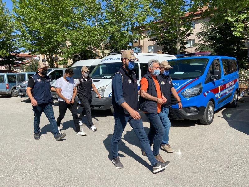 Terör örgütleri üyelerine finans sağlayan 2 şahıs adliyeye sevk edildi
