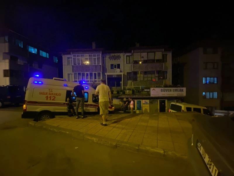 Otomobili taşladılar, sokak ortasında saldırdılar
