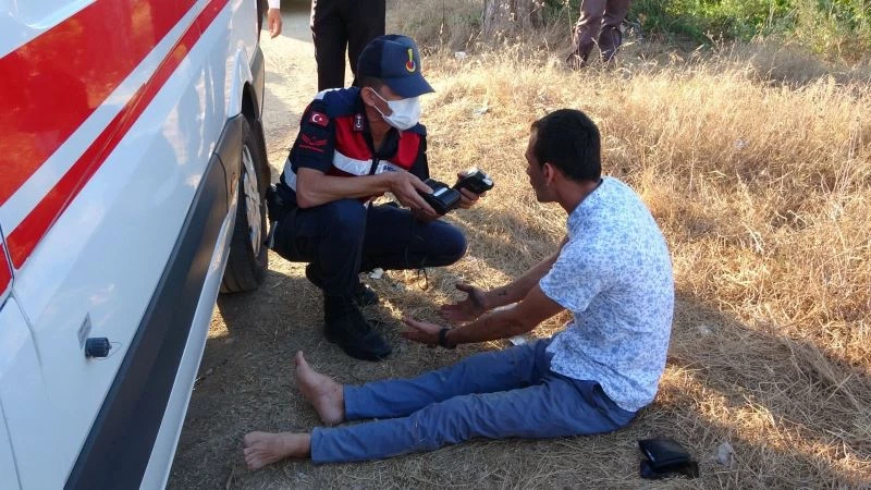 (Özel) Biri camdan fırlayan iki kişinin yaralandığı kazada jandarmanın alkollü sürücüyle imtihanı
