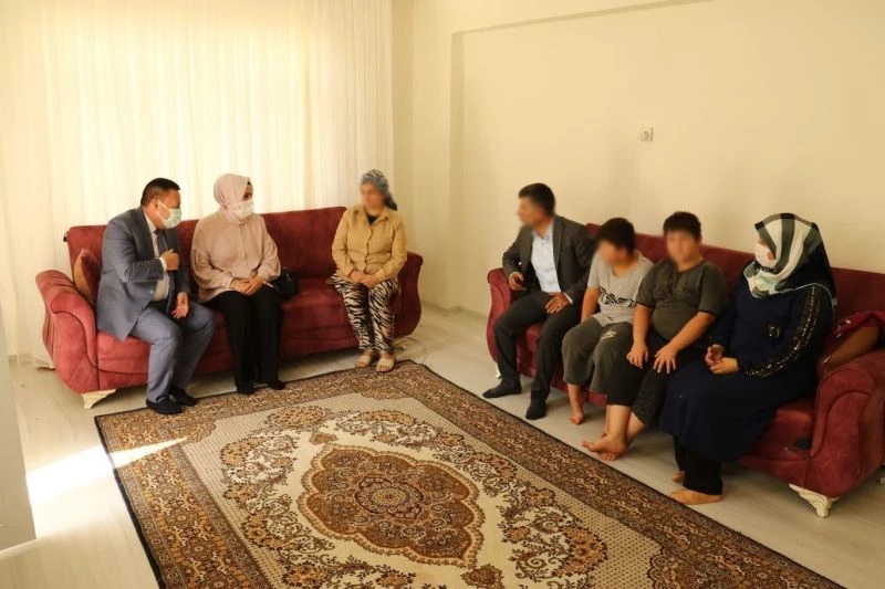 Başkan Beyoğlu, yetimlerin yüzlerini güldürdü
