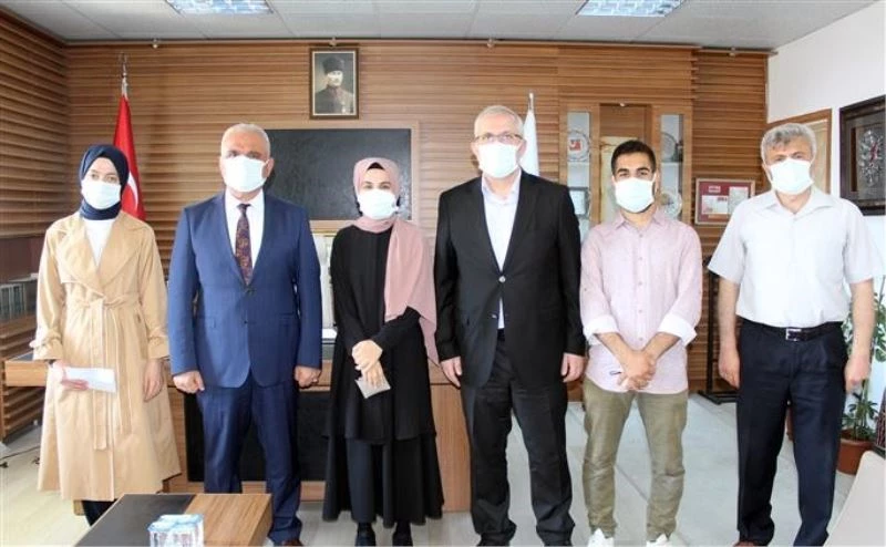 ’Hadislerle O’nu Anlamak’ konulu ödüllü gençlik bilgi yarışması sona erdi
