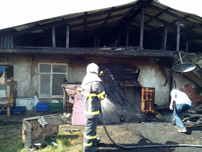 Tek katlı evin çatı katında çıkan yangın köylüleri korkuttu
