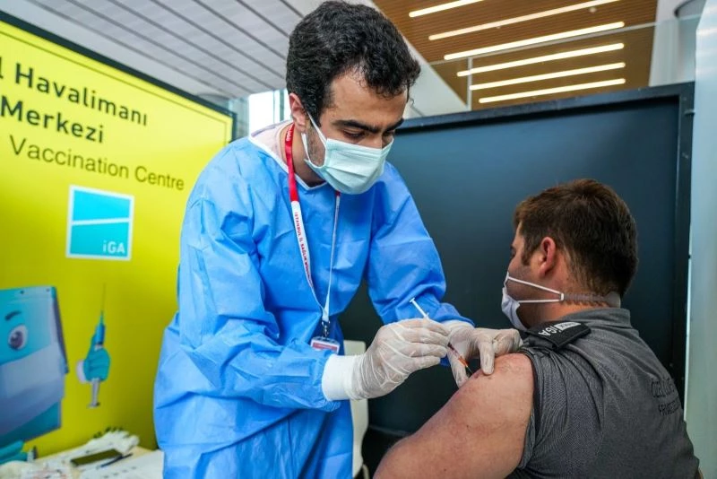 İstanbul Havalimanı’nda Türk yolcuların aşılanmasına başlandı
