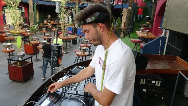 Barlar Sokağı 22 ay sonra eski günlerine dönüyor
