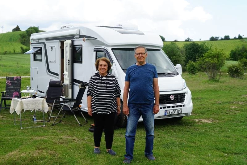 Kısıtlamada torunlarını büyüten çift, yasaklar kalkınca Türkiye turuna çıktı
