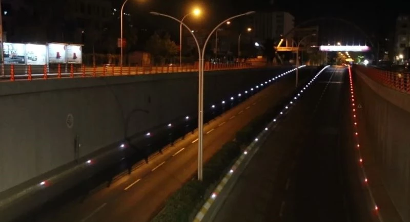Şanlıurfa’da alt geçitlere Türk bayrağı renginde led ışıklar döşendi
