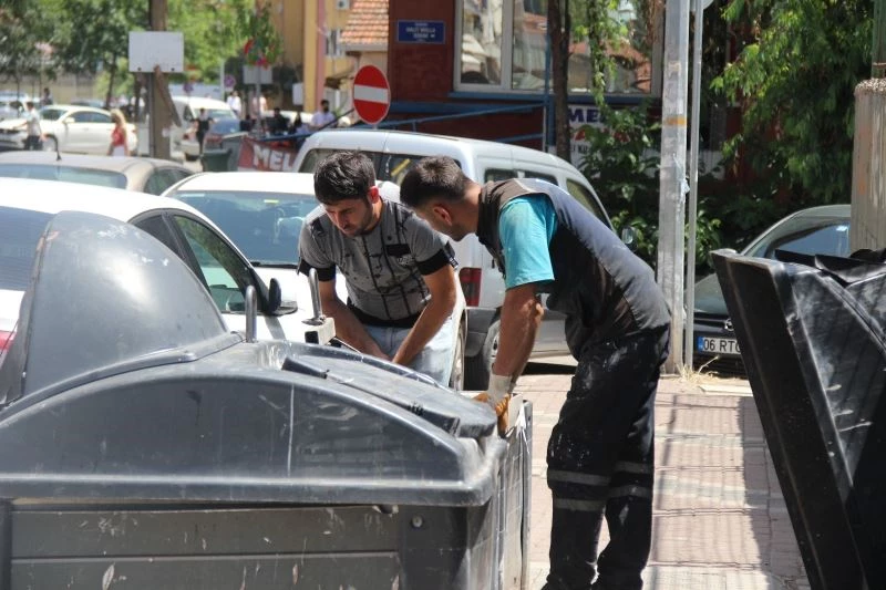 Bir poşet altınını çöp sanıp attığını eşinden öğrendi
