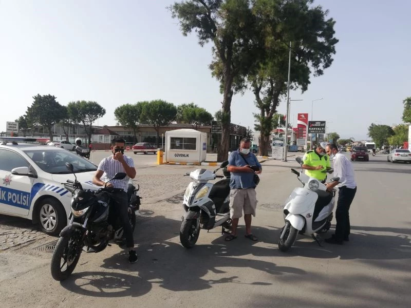 Ayvalık’ta “kasksız ve tescilsiz” motosiklet kullanan sürücülere yönelik uygulama başlatıldı
