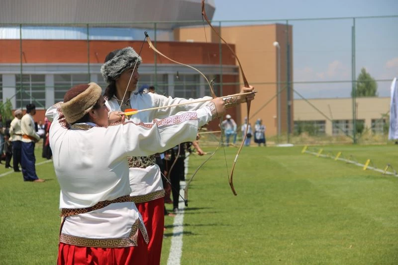 Erzurum’da ‘Geleneksel Türk Okçuluğu Türkiye Şampiyonası Bölge Eleme Atışları’ düzenlendi
