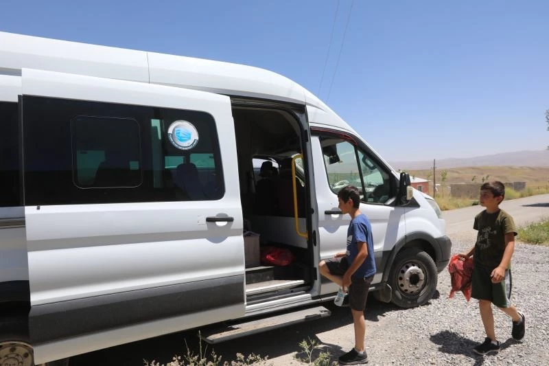 Minik yüzücülerin hedefi olimpiyatlara katılmak
