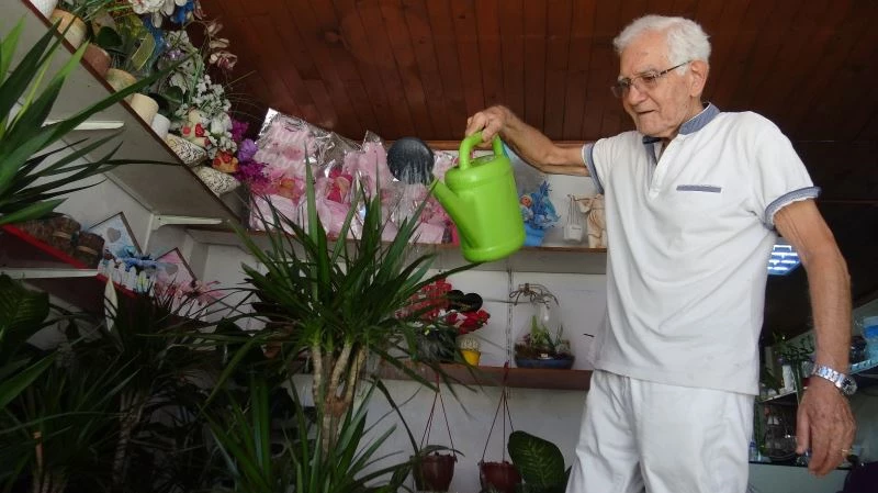 Çiçek sevdası, Semih amcaya yarım asırdır hayat veriyor
