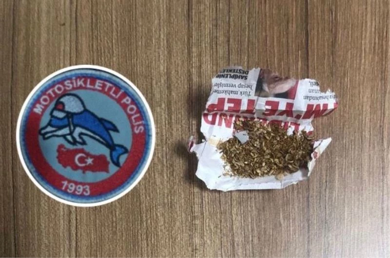 Üzerinde uyuşturucu ile motosikletli polis timlerine yakalandı
