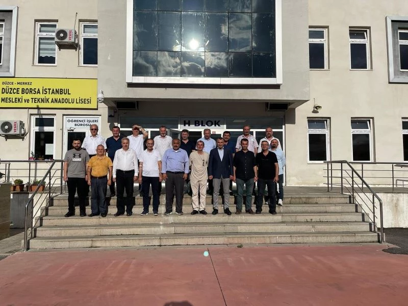 Düzce TEML Mezunları Derneği ilk ziyaretini meslek lisesine yaptı
