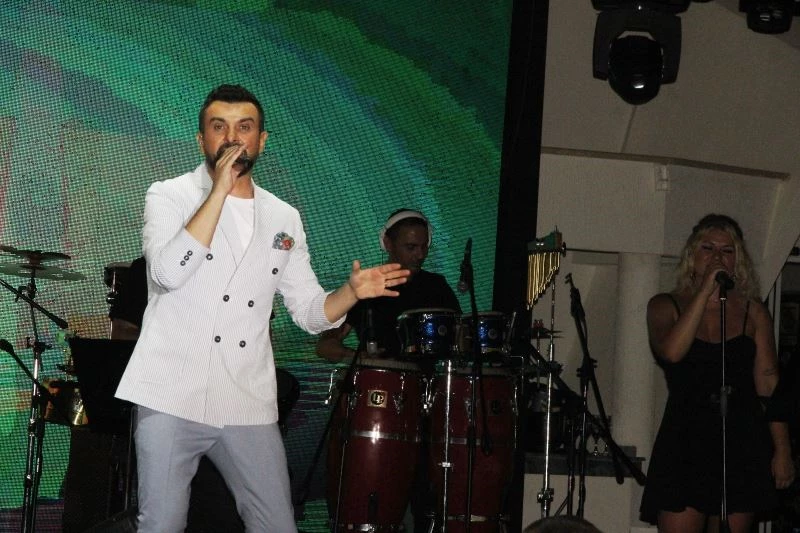 2 yıldır sahneye çıkmayan Gökhan Tepe sanat hayatının 25’inci yılını kutladı
