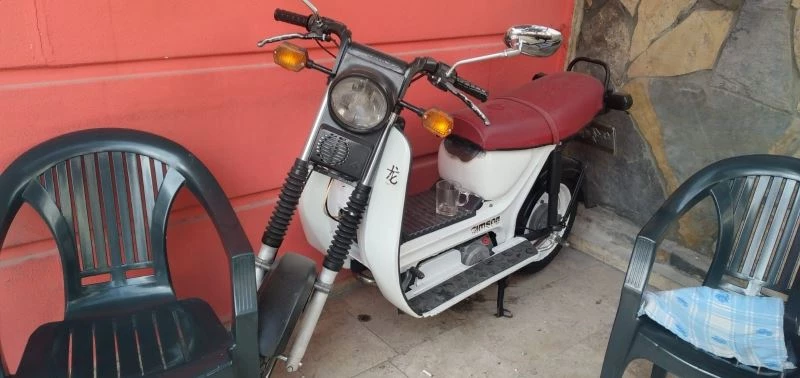 Apartman önünden motosikletin çalınması kamerada
