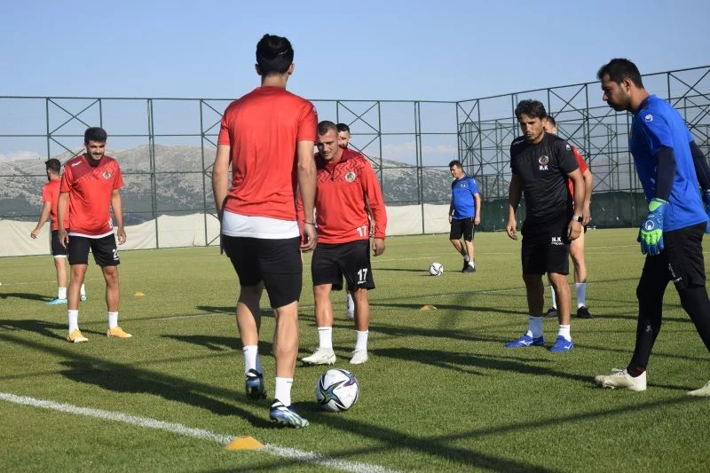 Alanyaspor 1300 rakımda dayanıklılık ve taktik çalıştı
