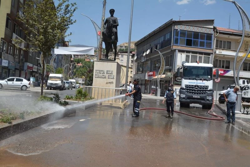 Hakkari caddeleri tazyikli suyla yıkandı
