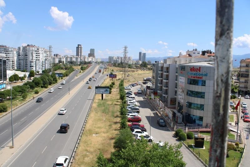 Çiğli’de sökülecek ağaçlar tramvay gelince dikilecek
