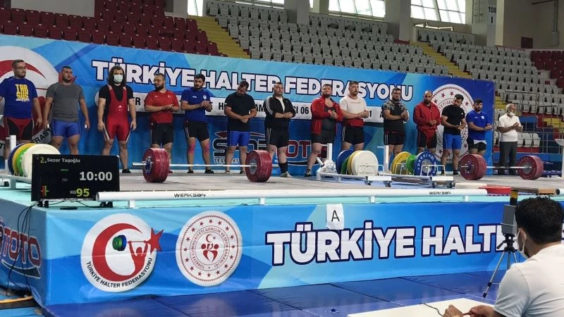 Ağrılı halterci Türkiye ikincisi oldu
