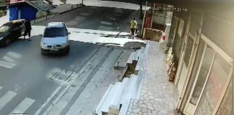 Ataşehir’de takla atan sürücüsüz otomobil kamerada
