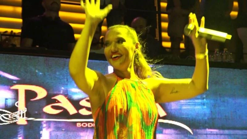 Demet Akalın, Bodrum’u salladı
