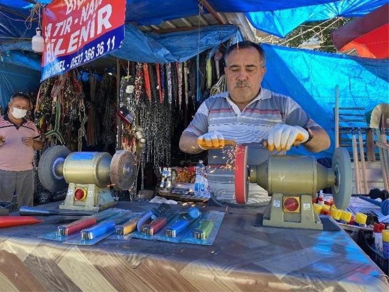 Bıçakçılar Kurban Bayramı için tezgahlarını kurdu
