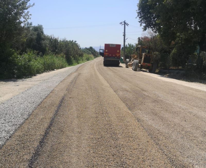 Turgutlu ova yollarındaki asfalt çalışmaları devam ediyor
